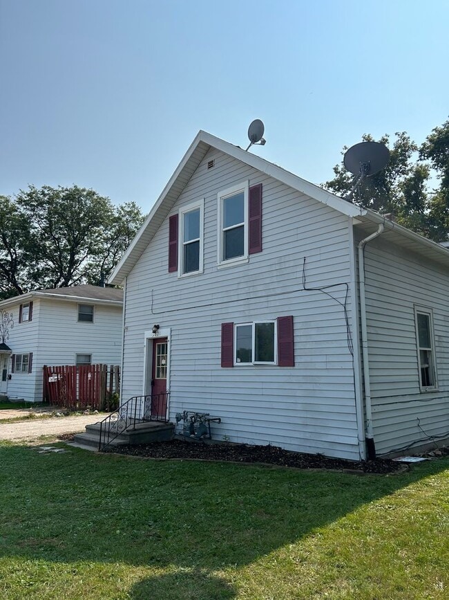 property at 1821 Shawano Ave