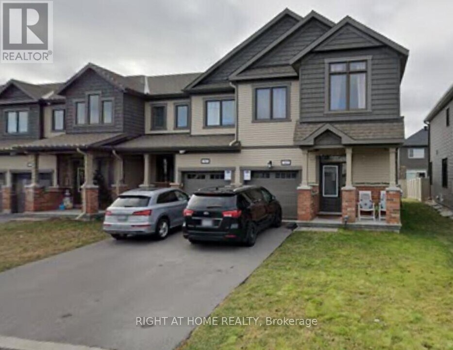 765 Brittanic Rd in Ottawa, ON - Building Photo