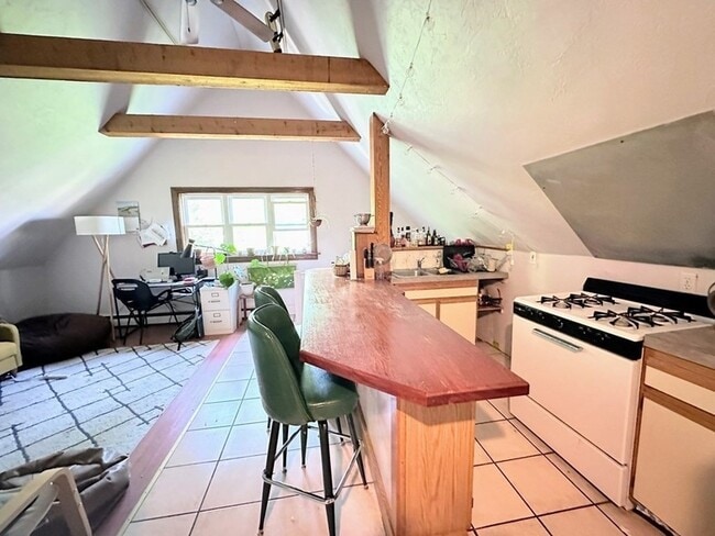 74 Antwerp St, Unit 3 in Boston, MA - Foto de edificio - Building Photo