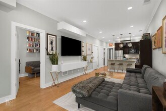 2052 N Campbell Ave in Chicago, IL - Building Photo - Building Photo