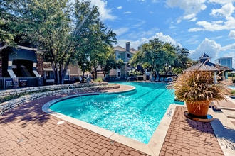 Grand Venetian at Las Colinas in Irving, TX - Foto de edificio - Building Photo
