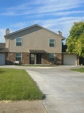 226 Skylark Ct in Norman, OK - Building Photo - Building Photo