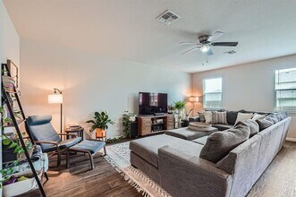 14014 Macquarie Dr in Pflugerville, TX - Building Photo - Building Photo