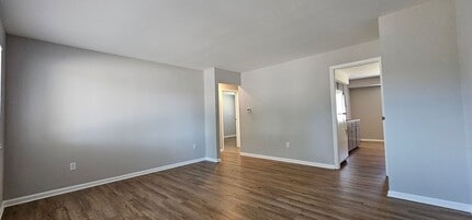 3007-3009 Creekview Cir in Dayton, OH - Foto de edificio - Building Photo