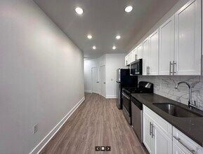 9 Gifford Ave in Jersey City, NJ - Building Photo - Building Photo