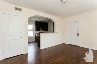 3818 N Sheffield Ave, Unit 3W in Chicago, IL - Building Photo - Building Photo