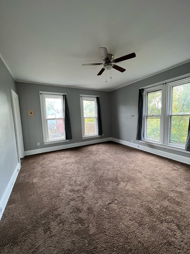 832 Oak Street, Unit Apt 2 in Cincinnati, OH - Building Photo - Building Photo