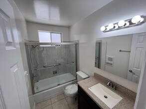 5430 Corteen Pl in Los Angeles, CA - Foto de edificio - Building Photo