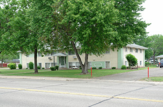 8601 Nicollet Ave S in Bloomington, MN - Building Photo - Building Photo