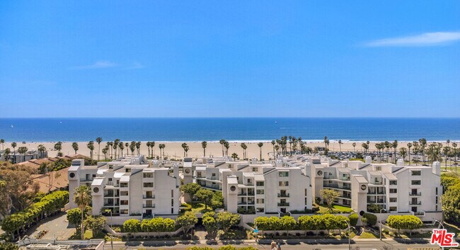 2920 Neilson Wy in Santa Monica, CA - Building Photo - Building Photo