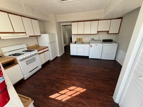 566 Stanbridge St in Norristown, PA - Building Photo - Building Photo