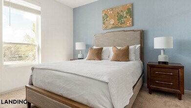 9301 Summit Centre Way in Orlando, FL - Building Photo - Building Photo