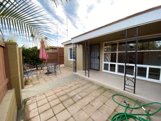 3320-3322 Clairemont Dr