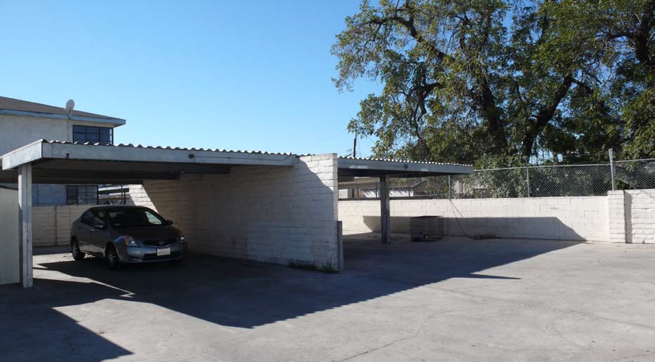 1922-1928 E 120th St in Los Angeles, CA - Building Photo