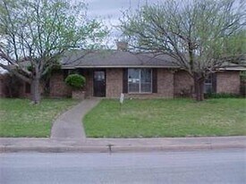 309 Brookview Dr in Desoto, TX - Building Photo