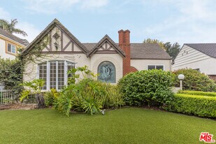 459 S Bundy Dr in Los Angeles, CA - Building Photo