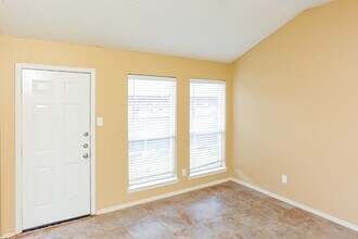 7325 Meadows Dr N in Forest Hill, TX - Building Photo - Building Photo