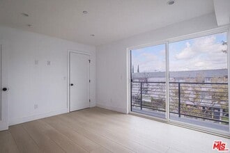 11810 Gilmore St in Los Angeles, CA - Building Photo - Building Photo