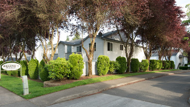 Regency Court in Vancouver, WA - Building Photo - Building Photo