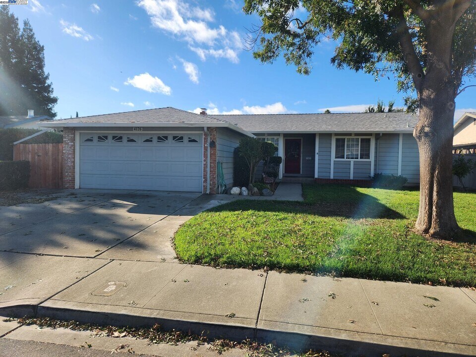 4126 Francisco St in Pleasanton, CA - Building Photo