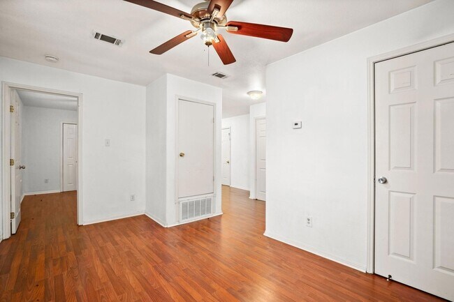 2610 E 3rd St, Unit B in Austin, TX - Foto de edificio - Building Photo