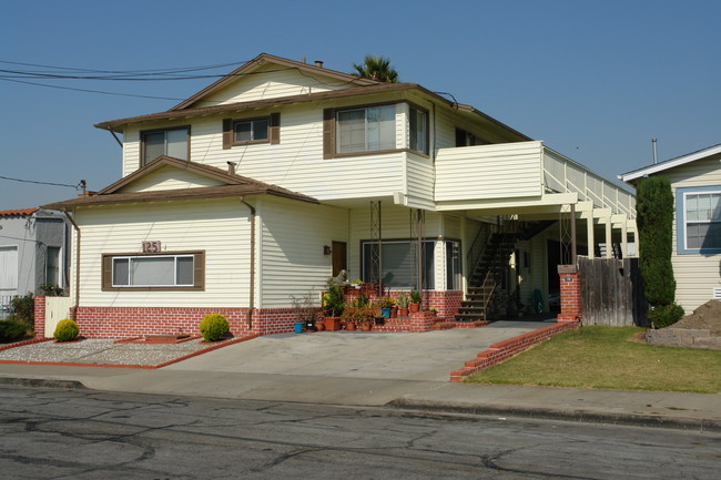 125 San Diego Ave in San Bruno, CA - Building Photo - Building Photo