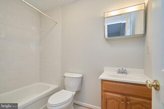 4804 Heron Neck Ln in Fairfax, VA - Building Photo - Building Photo