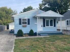 2109 Grandview Ave in Grandview, IL - Building Photo