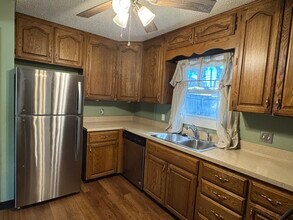 2325 Queens Ct in Bettendorf, IA - Building Photo - Building Photo