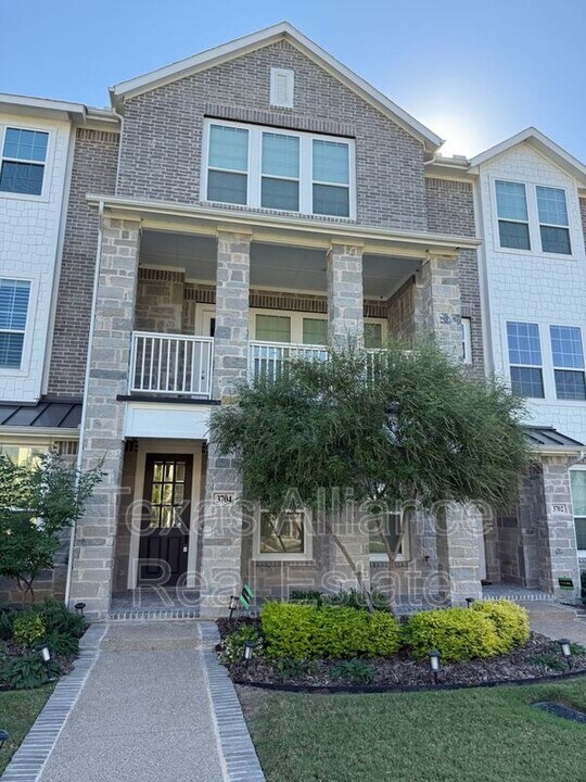 3704 Pelican Rst Wy in Arlington, TX - Building Photo