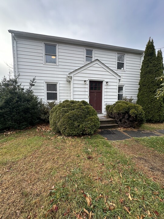 1262A Meriden Ave in Southington, CT - Building Photo