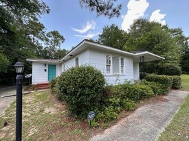 1005 W Moore St in Dublin, GA - Building Photo