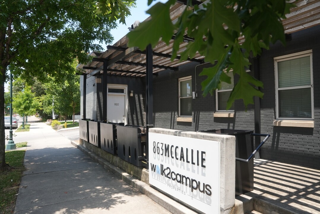 863 McCallie Ave in Chattanooga, TN - Foto de edificio