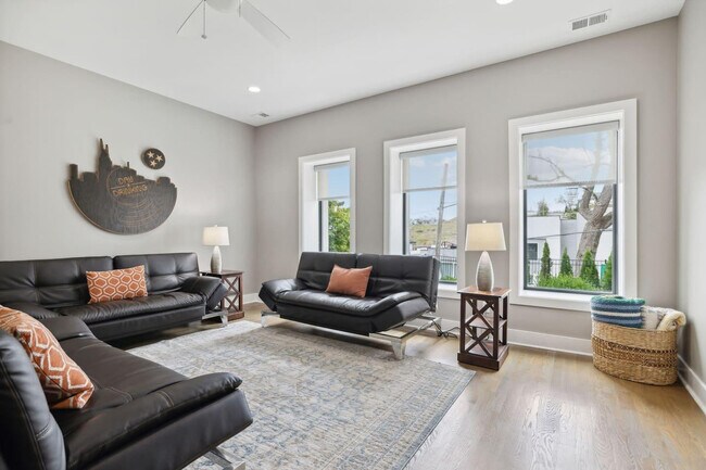 425b 36th Ave N in Nashville, TN - Building Photo - Building Photo