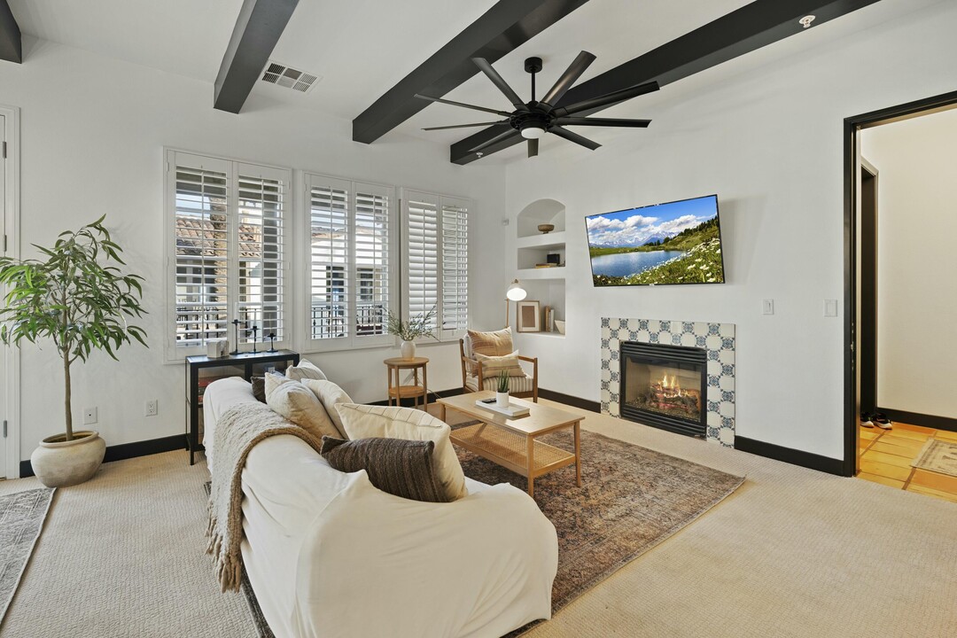 48568 Legacy Dr in La Quinta, CA - Building Photo