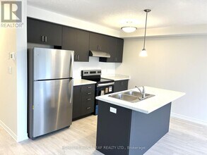 375 Benninger Dr in Kitchener, ON - Building Photo - Building Photo