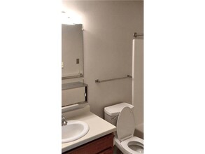 1602 Pioneer Ct in Thief River Falls, MN - Foto de edificio - Building Photo