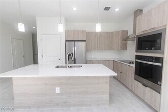 1032 N Hilton Cir in La Belle, FL - Building Photo - Building Photo