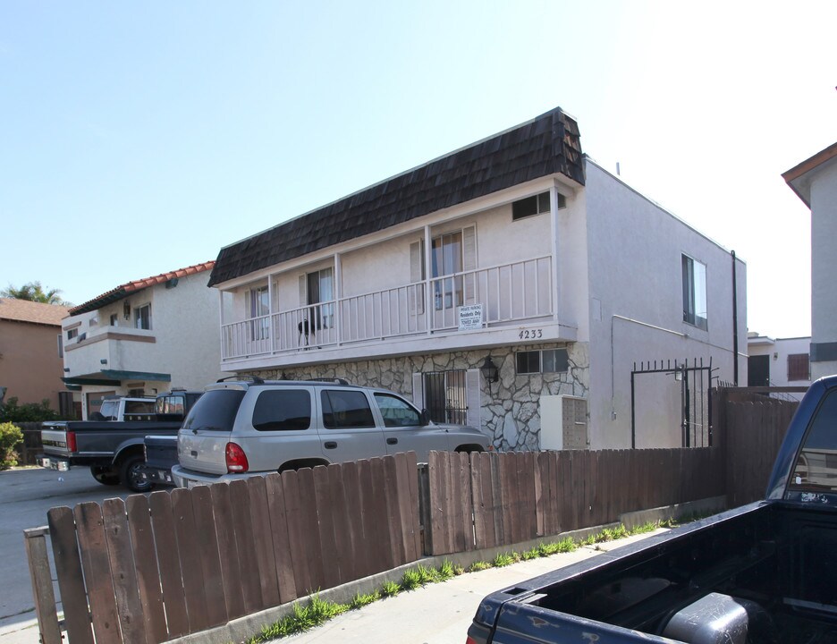 4233 Highland Ave in San Diego, CA - Building Photo