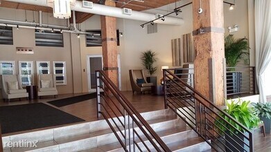 360 W Illinois St-Unit -#205 in Chicago, IL - Building Photo - Building Photo