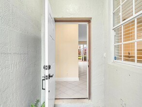 3932 San Simeon Ln in Weston, FL - Foto de edificio - Building Photo