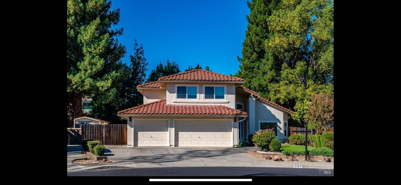 591 Arlene Dr in Vacaville, CA - Foto de edificio