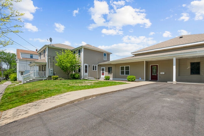 103 Bayview Ave, Unit A in Bristol, RI - Building Photo - Building Photo