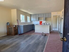 563 McLeod St in Livermore, CA - Building Photo - Building Photo