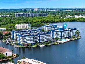 16558 NE 26th Ave, Unit 2A in North Miami Beach, FL - Building Photo - Building Photo
