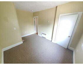 215 W Elm St-Unit -6 in Brockton, MA - Building Photo - Building Photo