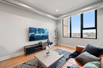 6044 N Winthrop Ave in Chicago, IL - Building Photo - Building Photo