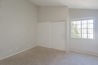 Haskell/Lake Balboa Midrise in Van Nuys, CA - Building Photo - Interior Photo