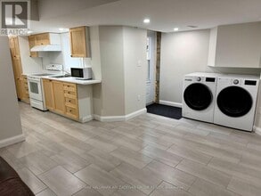 153 Queens Dr in Toronto, ON - Building Photo - Building Photo