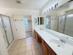 561 Artola St in Las Vegas, NV - Building Photo - Building Photo